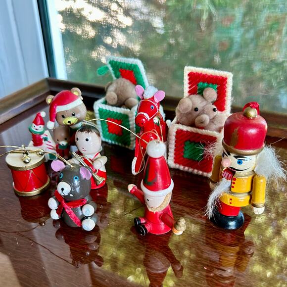 Lot of 10 Vintage Christmas Ornaments Wood & Plastic Canvas Holiday Set - Picture 12 of 12